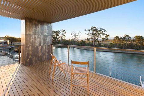 Gippsland Lakehouse A Canal Frontage - Accommodation Sunshine Coast 5