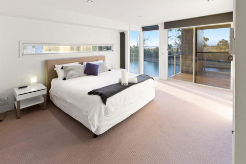 Gippsland Lakehouse A Canal Frontage - Accommodation Sunshine Coast 4