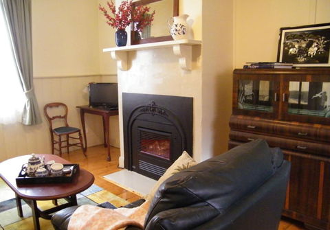 Kookaburra Cottage - Accommodation Sunshine Coast 4