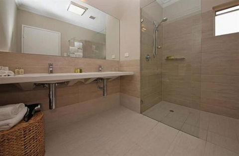 The Marina Hotel - Mindarie - Accommodation Sunshine Coast 2
