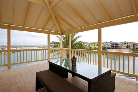The Marina Hotel - Mindarie - Accommodation Sunshine Coast 1