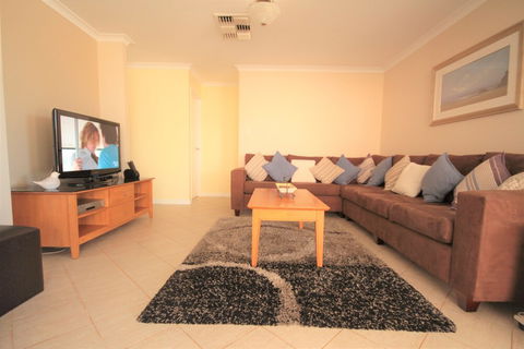 Castaway - Accommodation Sunshine Coast 4