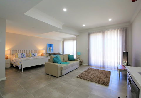 Studio Style Mindarie Marina - Accommodation Sunshine Coast 4