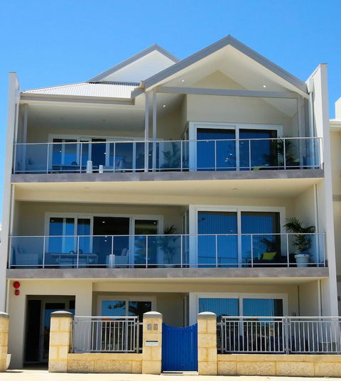Studio Style Mindarie Marina - Accommodation Sunshine Coast 1
