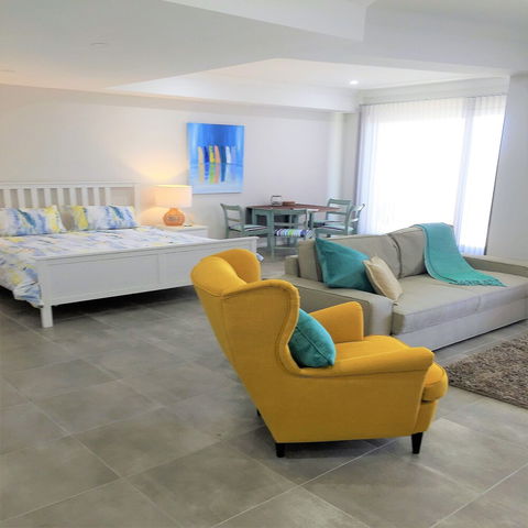 Studio Style Mindarie Marina - Accommodation Sunshine Coast 3