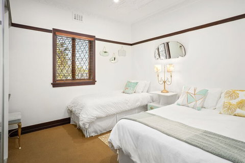 Anville Court - Accommodation Sunshine Coast 6