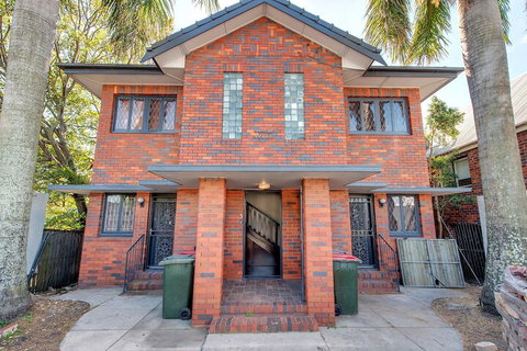 Anville Court - Accommodation Sunshine Coast 2