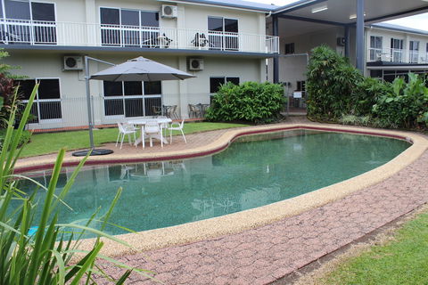 Barrier Reef Motel - Accommodation Sunshine Coast 1