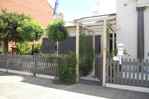 Montrose House - Accommodation Sunshine Coast 5