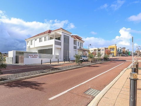 Rose Hotel Clarkson - Accommodation Sunshine Coast 0