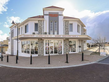 Rose Hotel Clarkson - Accommodation Sunshine Coast 4