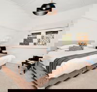 Newcastle Executive Homes - Cooks Hill Cottage - Accommodation Sunshine Coast