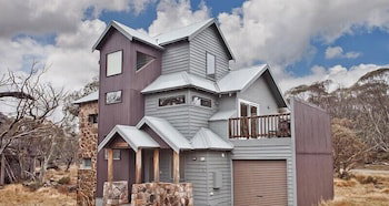 Alyeska - Accommodation Sunshine Coast 0