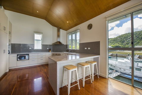 Waters Edge Townhouse 2 - Accommodation Sunshine Coast 3