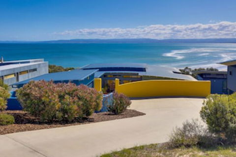 Banksys By The Bay - Accommodation Sunshine Coast 0