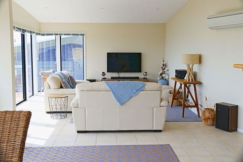Banksys By The Bay - Accommodation Sunshine Coast 5