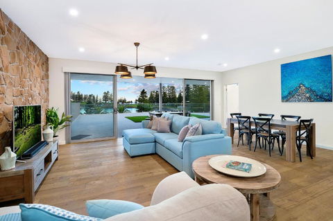 Belle Vue Penthouse At Black Beach - Accommodation Sunshine Coast 3