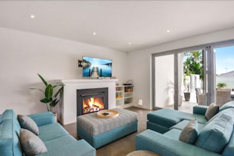 Magnificent Beach House - Accommodation Sunshine Coast 6