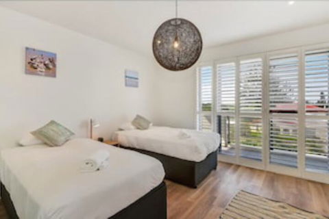 Magnificent Beach House - Accommodation Sunshine Coast 5