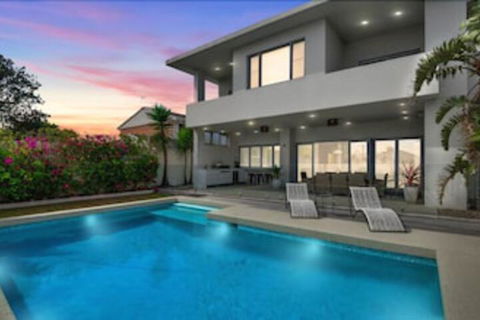 Magnificent Beach House - Accommodation Sunshine Coast 0