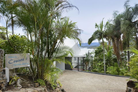 Crusoe's Beach House Ocean Views - Accommodation Sunshine Coast 0