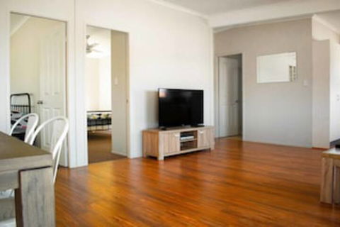 High View Cottage - Accommodation Sunshine Coast 0