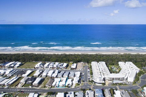 Luxe House Tweed Coast Holidays Ã‚ - Accommodation Sunshine Coast 1