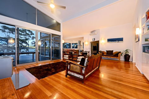 Cloudy Bay Lagoon Estate - Accommodation Sunshine Coast 3