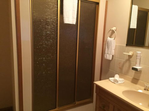 Glenaire Apartments On Frazer St - Accommodation Sunshine Coast 3