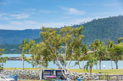 Montipora On The Waterfront - Accommodation Sunshine Coast 0