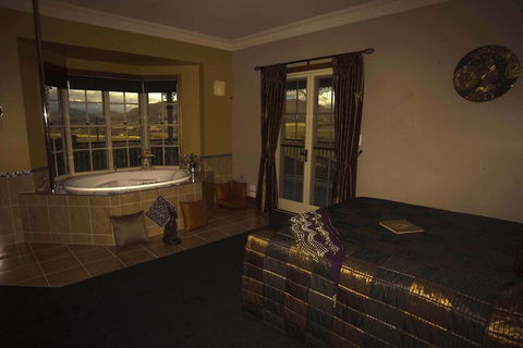 R On The Downs BnB & Spa Cottages - Accommodation Sunshine Coast 7