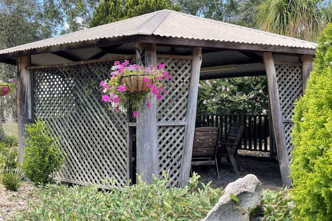 Crows Nest Motel - Accommodation Sunshine Coast 1