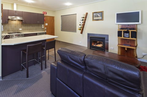 Kickenback Studio - Contemporary Accommodation In The Heart Of Crackenback - Accommodation Sunshine Coast 2