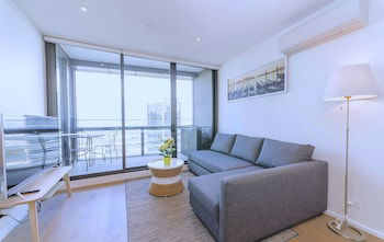 Brilliant Victoria Harbour Waterfront - Accommodation Sunshine Coast 0