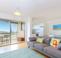 Beachside Bliss 12 Kingsway - Accommodation Sunshine Coast