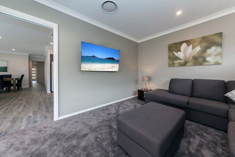 Tomaree Road 19 The Cottage - Accommodation Sunshine Coast 0