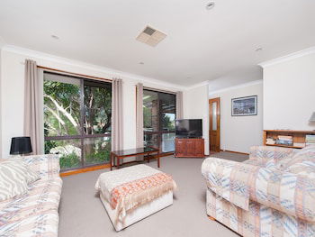 Wildflowers At Fingal Bay - Accommodation Sunshine Coast 1