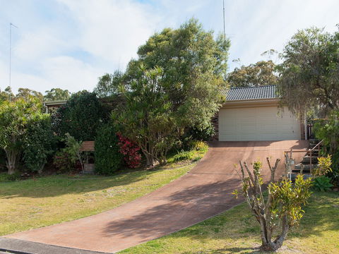 Wildflowers At Fingal Bay - Accommodation Sunshine Coast 0