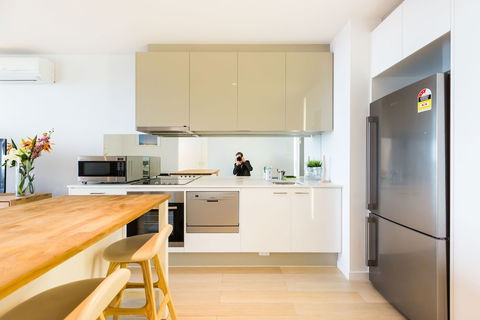 EVA, 1BDR Melbourne Apartment - Accommodation Sunshine Coast 4