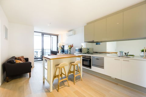 EVA, 1BDR Melbourne Apartment - Accommodation Sunshine Coast 2