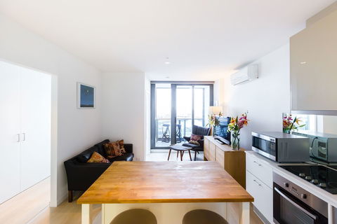 EVA, 1BDR Melbourne Apartment - Accommodation Sunshine Coast 3