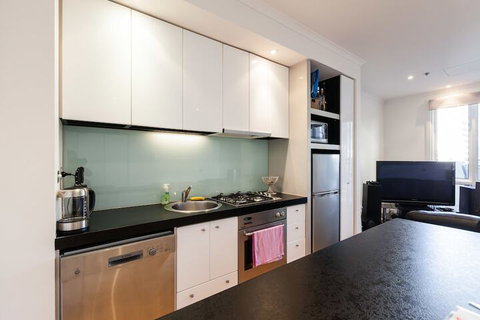 CLAUDE, 2BDR Melbourne Apartment - Accommodation Sunshine Coast 4