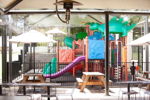 Bateau Bay Hotel - Accommodation Sunshine Coast 3