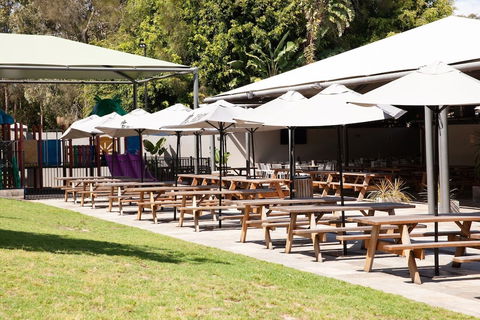 Bateau Bay Hotel - Accommodation Sunshine Coast 2
