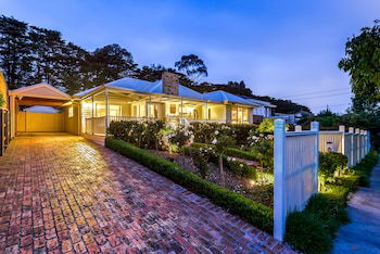 Lovely 5BR House Walk To Train And Shops - Accommodation Sunshine Coast 1