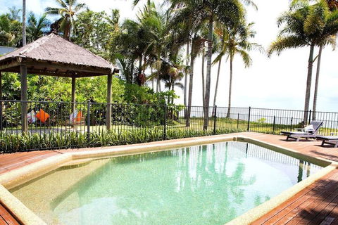 Absolute BeachFront Bliss @ Newell Beach - Accommodation Sunshine Coast 4