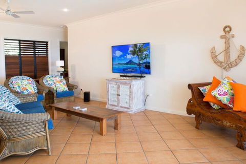 Absolute BeachFront Bliss @ Newell Beach - Accommodation Sunshine Coast 5