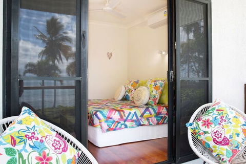 Absolute BeachFront Bliss @ Newell Beach - Accommodation Sunshine Coast 6