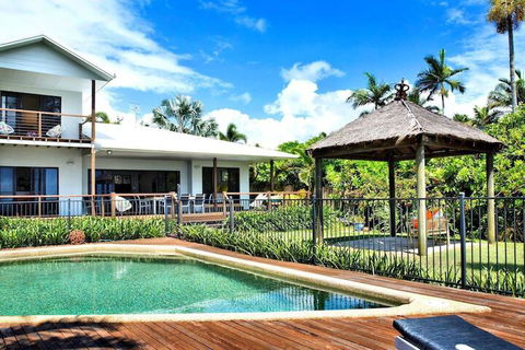 Absolute BeachFront Bliss @ Newell Beach - Accommodation Sunshine Coast 1