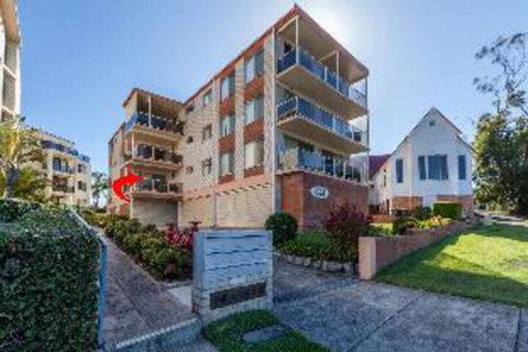 2 BEDROOM APARTMENT LAMAN LODGE UNIT 2 - Accommodation Sunshine Coast 3